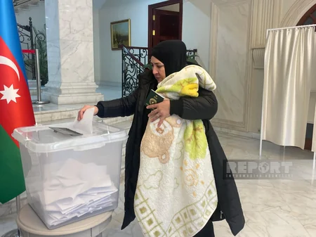 Gürcüstanda səs verən Azərbaycan vətəndaşları: Bu gün tarixi gündür