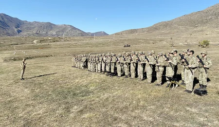 Начальник Генштаба проверил боеготовность расположенных в высокогорье воинских частей в приграничных с Арменией районах
