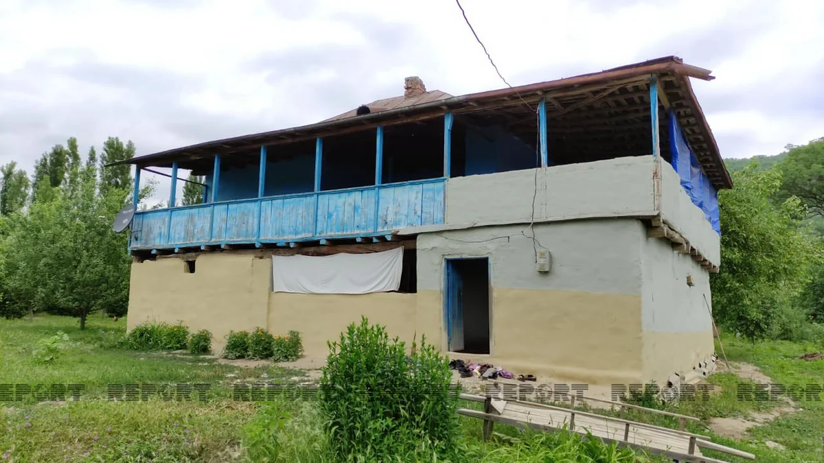 Житель Губы зарубил отца топором