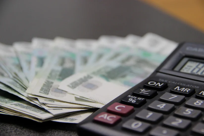 Население Азербайджана сократило продажи рубля банкам