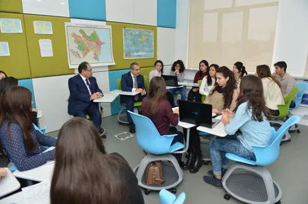 Təhsil naziri SABAH qrupları üçün yaradılan auditoriyada Açıq dərsi izləyib