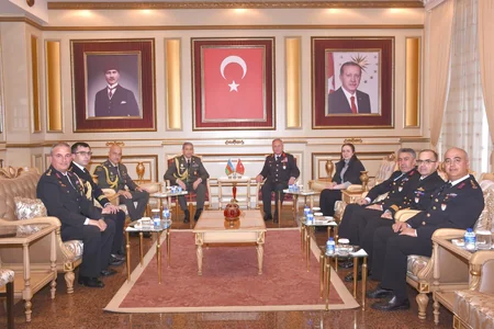 Türkiyədə təhsil alan azərbaycanlı hərbçilər üçün ayrılan yerlərin artırılması müzakirə olunub