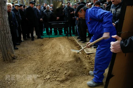 ​Məzara bənzəyir yaxşı insan... - FOTOREPORTAJ