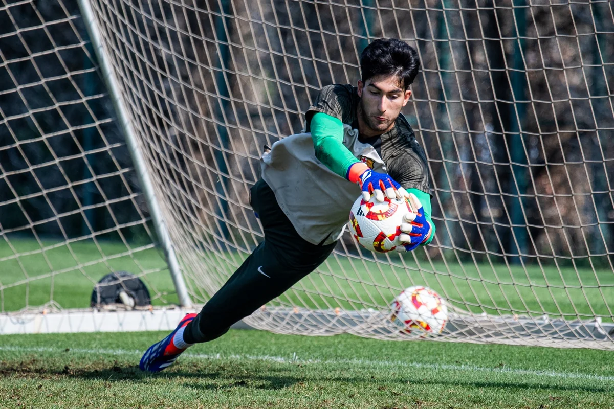 Barselona azərbaycanlı futbolçunu icarəyə verib