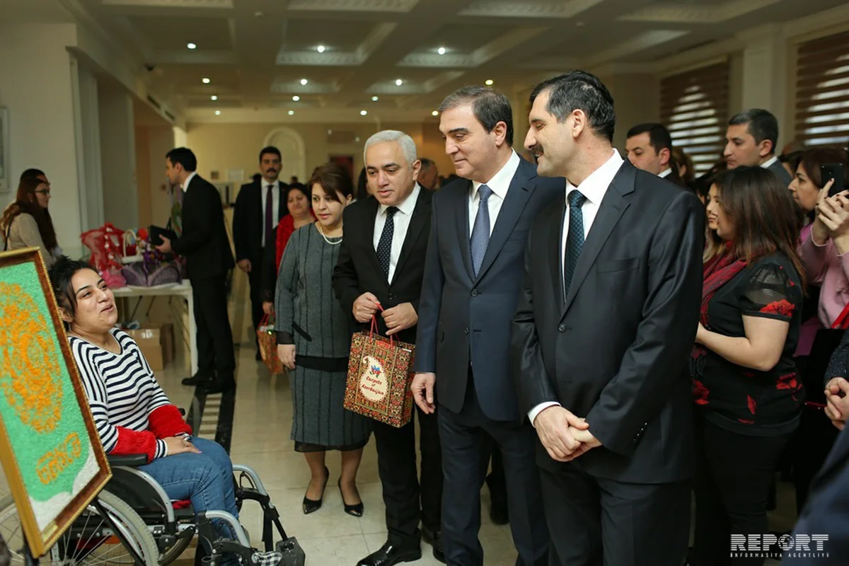 Gəncədə əlillərin əl işlərindən ibarət sərgi təşkil olunub