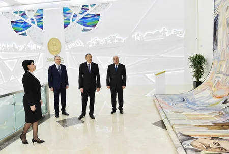 Dövlət başçısı Sumqayıtda “Kimyaçı” Mədəniyyət Sarayında yaradılan şəraitlə tanış olub