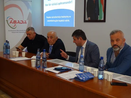 Gəncədəki avtodaşıyıcıların problemləri dinlənilib