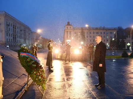 Prezident İlham Əliyev Minskdə “Qələbə” meydanını ziyarət edib