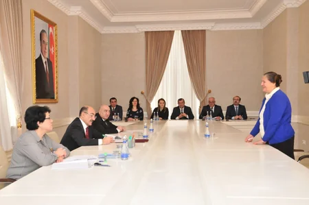 Əbülfəs Qarayev Xırdalanda vətəndaşlarla görüşüb