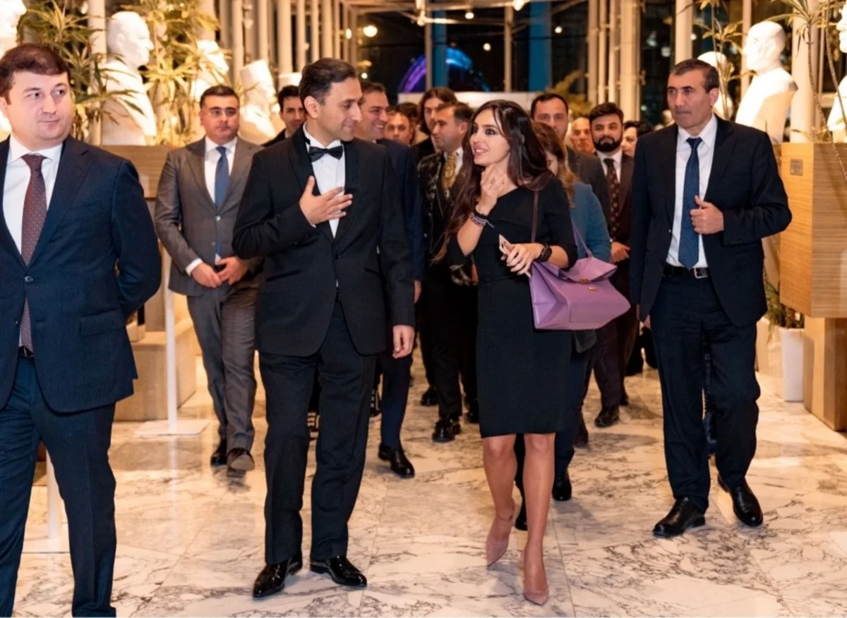 Leyla Əliyeva Dünya Azərbaycanlılarının Həmrəylik Günü və Yeni il münasibətilə keçirilən konsert proqramında iştirak edib - FOTO