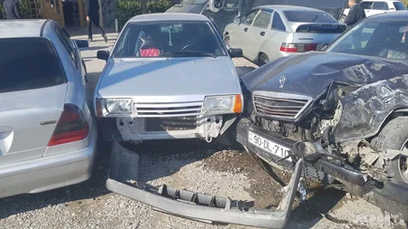 Göyçayda zəncirvari yol qəzası baş verib, 5 avtomobilə ziyan dəyib - FOTO