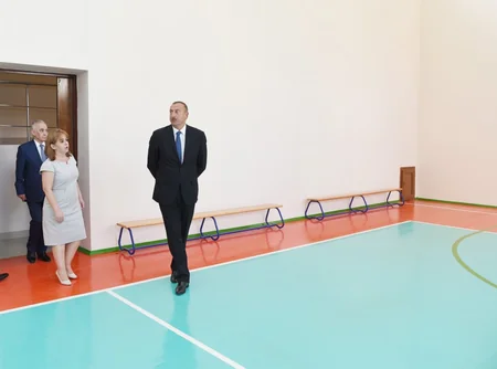 Президент Ильхам Алиев ознакомился с условиями, созданными в новом учебном корпусе школы номер 245 в Баку