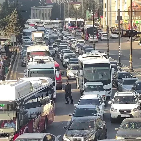 Bakının bir sıra yollarında tıxac var - SİYAHI