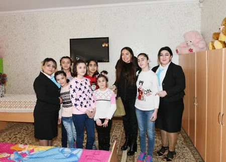 Mehriban Əliyeva Gəncədəki uşaq evinə baş çəkib