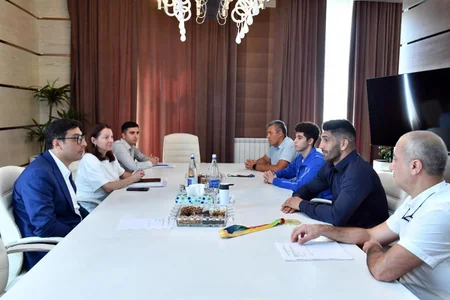 Fərid Qayıbov beynəlxalq yarışlarda uğur qazanan idmançıları qəbul edib