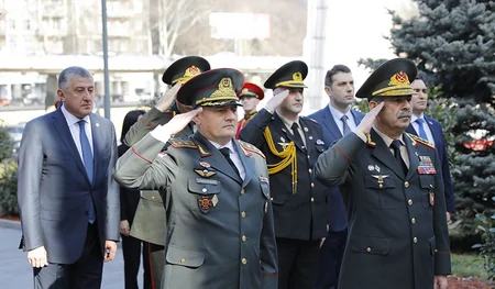 Zakir Həsənov Tbilisidəki Qəhrəmanlar meydanını ziyarət edib - FOTO
