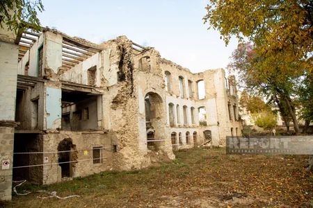 Şuşa bizi bağrına basır...