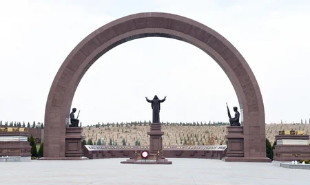 President Ilham Aliyev visits memorial complex People's memory’ in Ashgabat