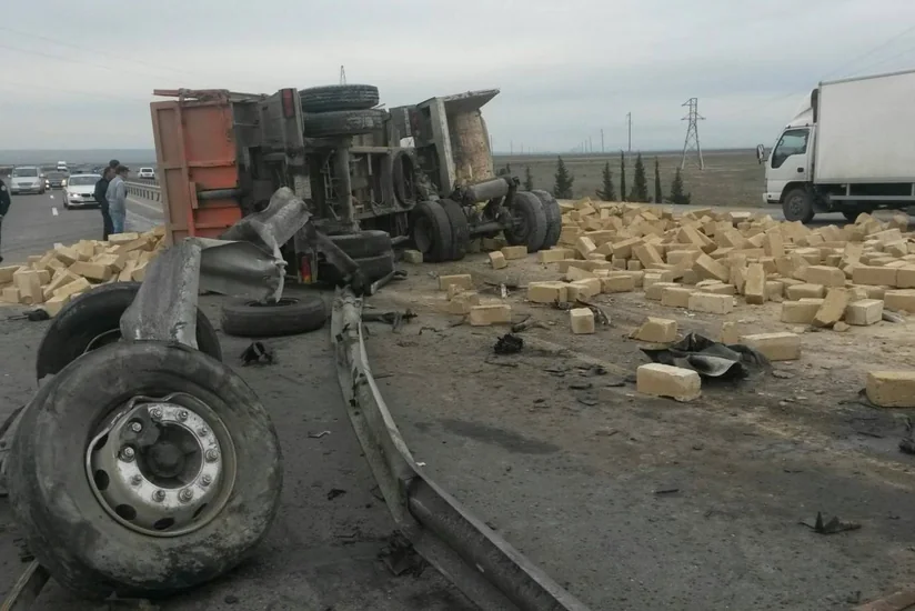 ​Ağır qəza nəticəsində yol təsərrüfatına 8 min manatlıq ziyan dəyib - FOTO