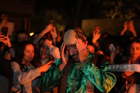 İçərişəhərdə təntənəli bayram tonqalı qalanıb