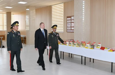 Prezident İlham Əliyev Cəmşid Naxçıvanski adına Hərbi Liseydə yenidənqurma işlərindən sonra yaradılan şəraitlə tanış olub - YENİLƏNİB - FOTO