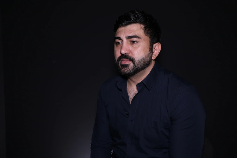 Müharibədə qənimət kimi götürülən texnikanı təmir edən müğənni - VİDEO