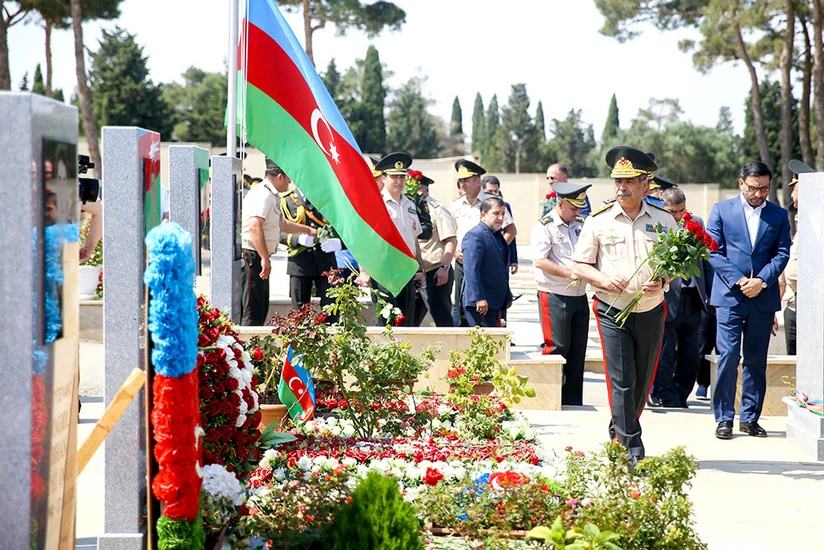 Defense Ministry leadership visits graves of Polad Hashimov and Ilgar Mirzoyev