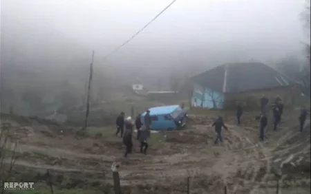 Lənkəranda çökmüş kənd yolu bir həftədir bərpa edilməmiş qalıb - FOTO
