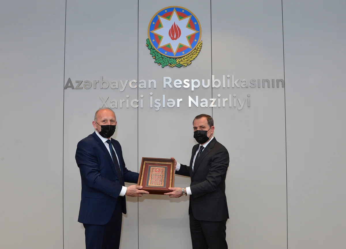Ceyhun Bayramov Serbiya səfirinin etimadnaməsinin surətini qəbul edib