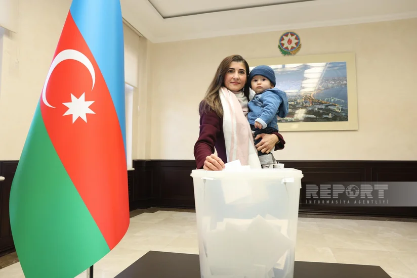 Bakıda prezident seçkiləri: aktivlik günün ikinci yarısında da davam edir - FOTOREPORTAJ