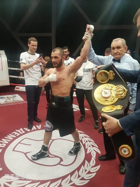 Азербайджанский боксер победил армянина и завоевал пояс WBA Continental