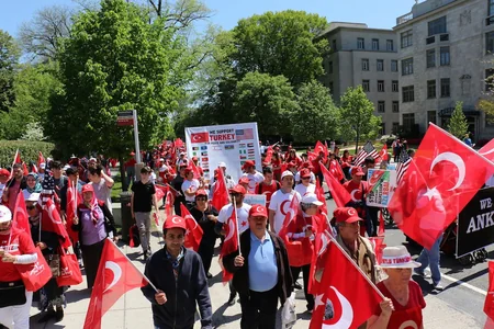 ABŞ paytaxtında erməni iddialarına qarşı Türkiyəyə dəstək yürüşü keçirilib - FOTO