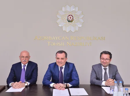 Təhsil naziri dünya çempionatının qalibləri ilə görüşüb