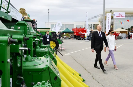Президент и первая леди ознакомились с XVI выставкой Caspian Agro и XXVIII выставкой InterFood Azerbaijan