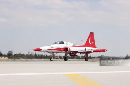 Türk ulduzları aviasiya qrupu Anadolu qartalı-2025də nümunəvi çıxışlar edib