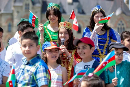 Kanada parlamenti qarşısında Azərbaycan bayrağı qaldırılıb