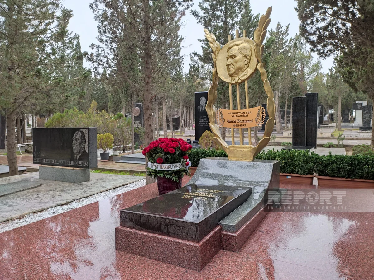 Xalq artisti Əhməd Bakıxanovun məzarı ziyarət olunub