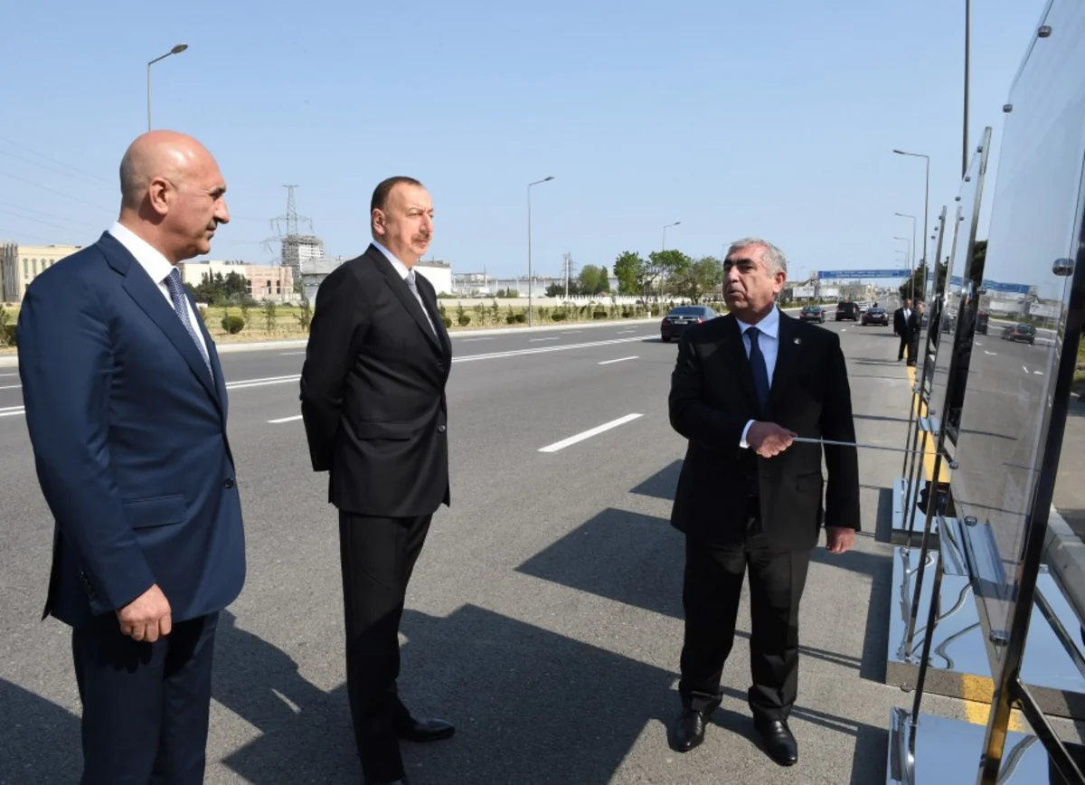 Prezident İlham Əliyev Nizami rayonundakı Mikayıl Əliyev küçəsində aparılan yenidənqurma işləri ilə tanış olub