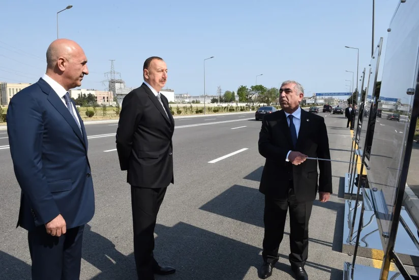 Prezident İlham Əliyev Nizami rayonundakı Mikayıl Əliyev küçəsində aparılan yenidənqurma işləri ilə tanış olub