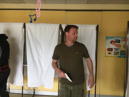 Fransua Olland prezident seçkilərində səs verib - FOTO - YENİLƏNİB