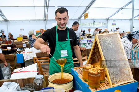 Bakıda alıcı gözləyən bal yarmarkasından - REPORTAJ