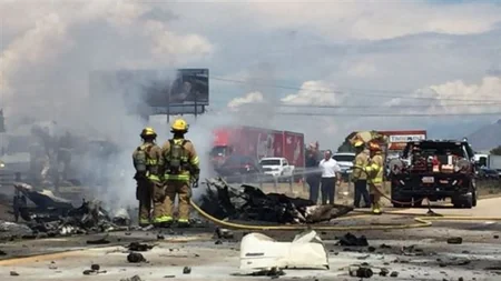 US plane crashes on highway, victims reported - VIDEO