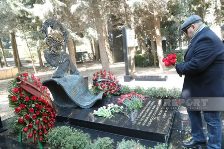 Rüstəm İbrahimbəyovun qəbirüstü abidəsinin açılışı olub