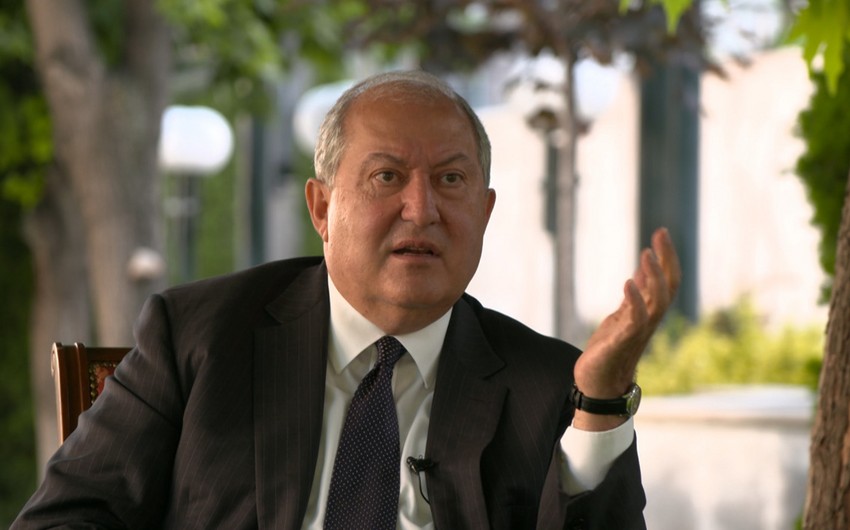 Armenian President leaves for Russia