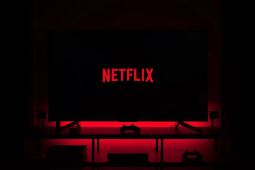 Американские сенаторы призвали Netflix уменьшить число сцен курения