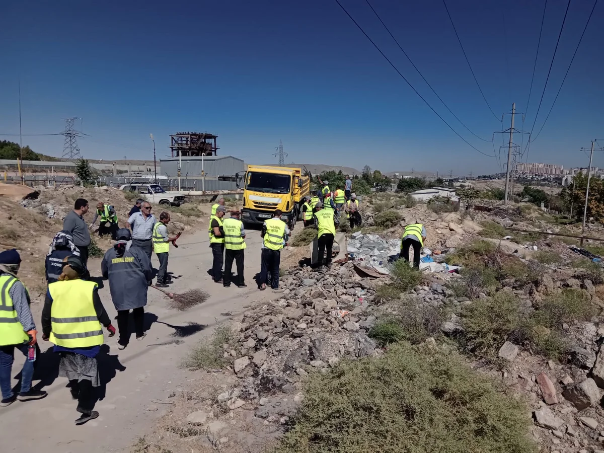 Qanlı gölün ətrafı zibillərdən təmizlənir