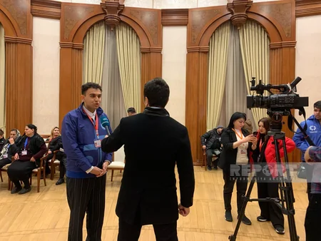 Tələbə-gənclər prezident seçkilərini müşahidə edirlər