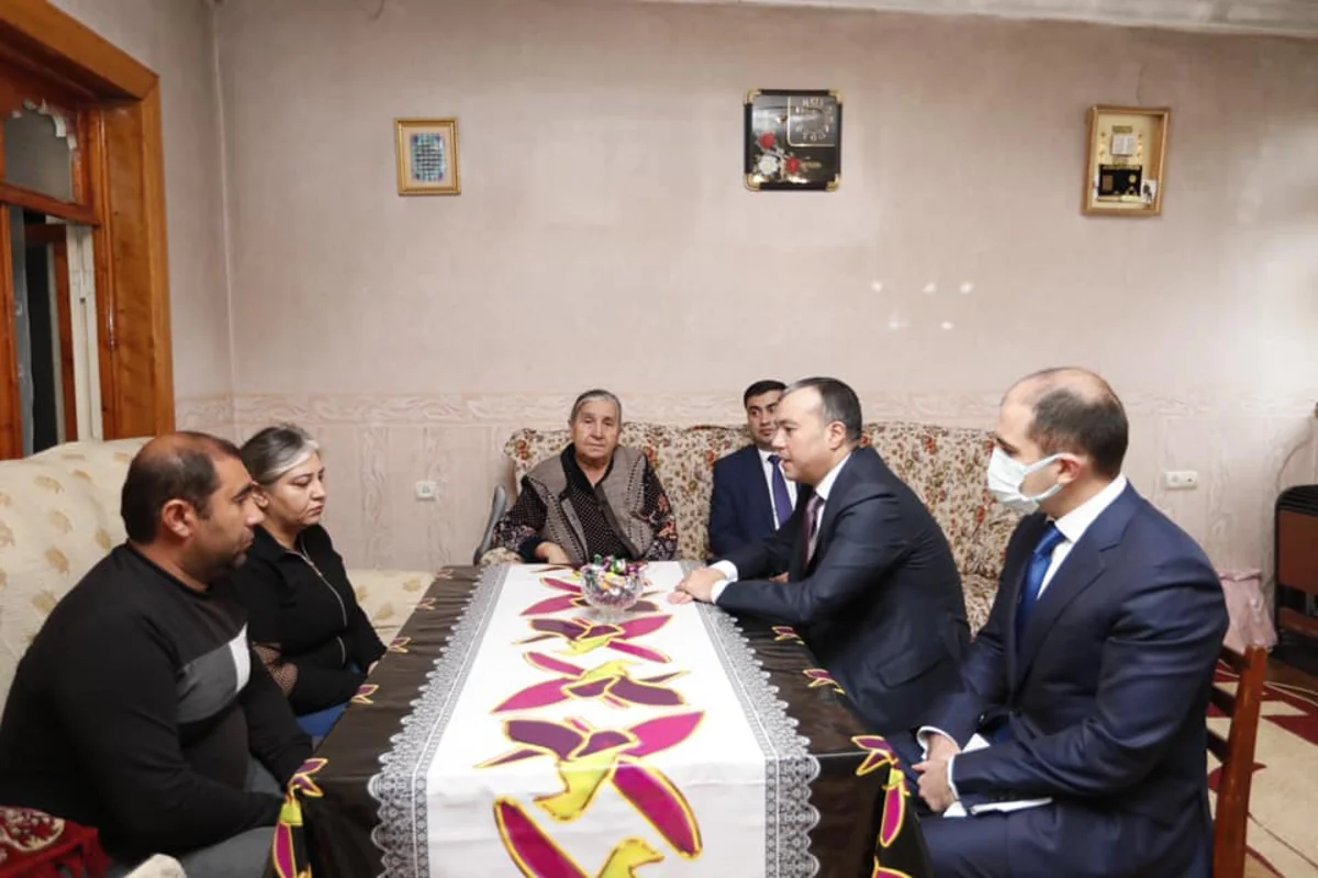 Sahil Babayev Gəncə terrorunda valideynlərini itirən Nilayla görüşüb