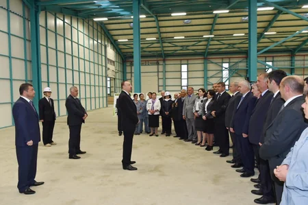 Azərbaycan ​Prezidenti “Astaraçay” MMC-nin çay emalı fabrikində yaradılan şəraitlə tanış olub