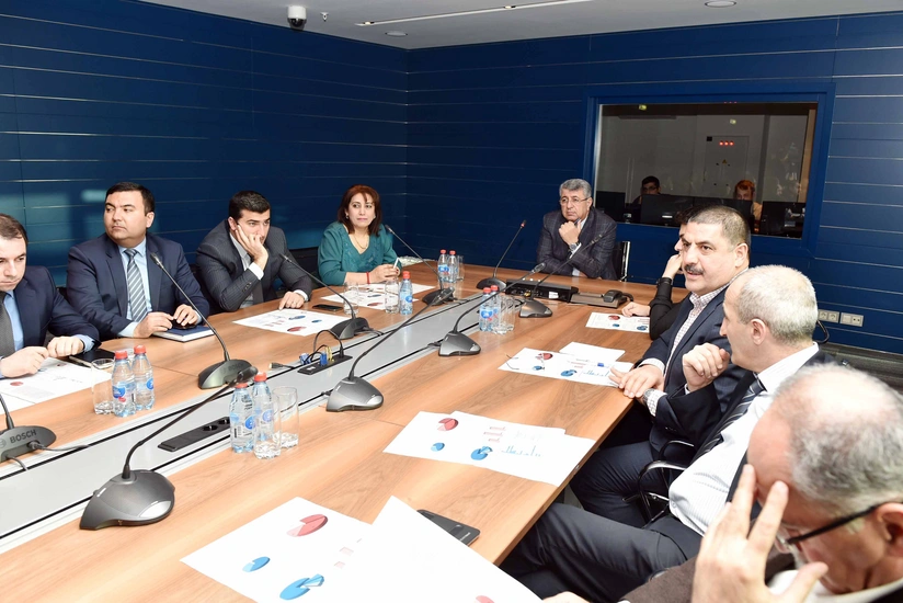 SOCAR discusses human resources management with NGOs